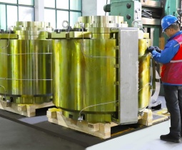 带保温系统挤压筒